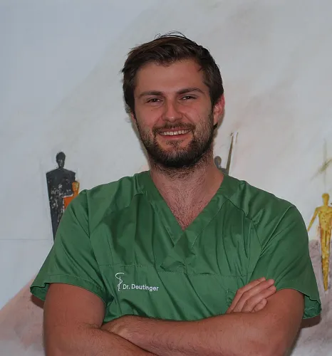 Assistenzarzt Philipp Deutinger